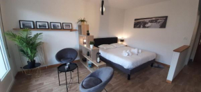 Charming Apartment Near The Lake With A Furnished Mountain View Terrace